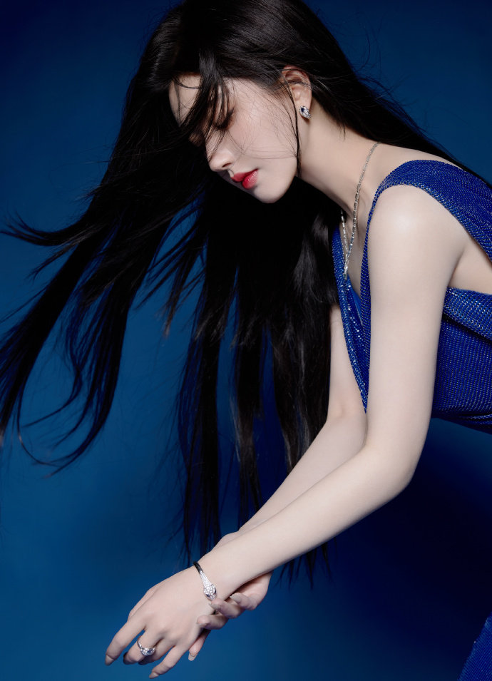 女班长晚上求我桶她下