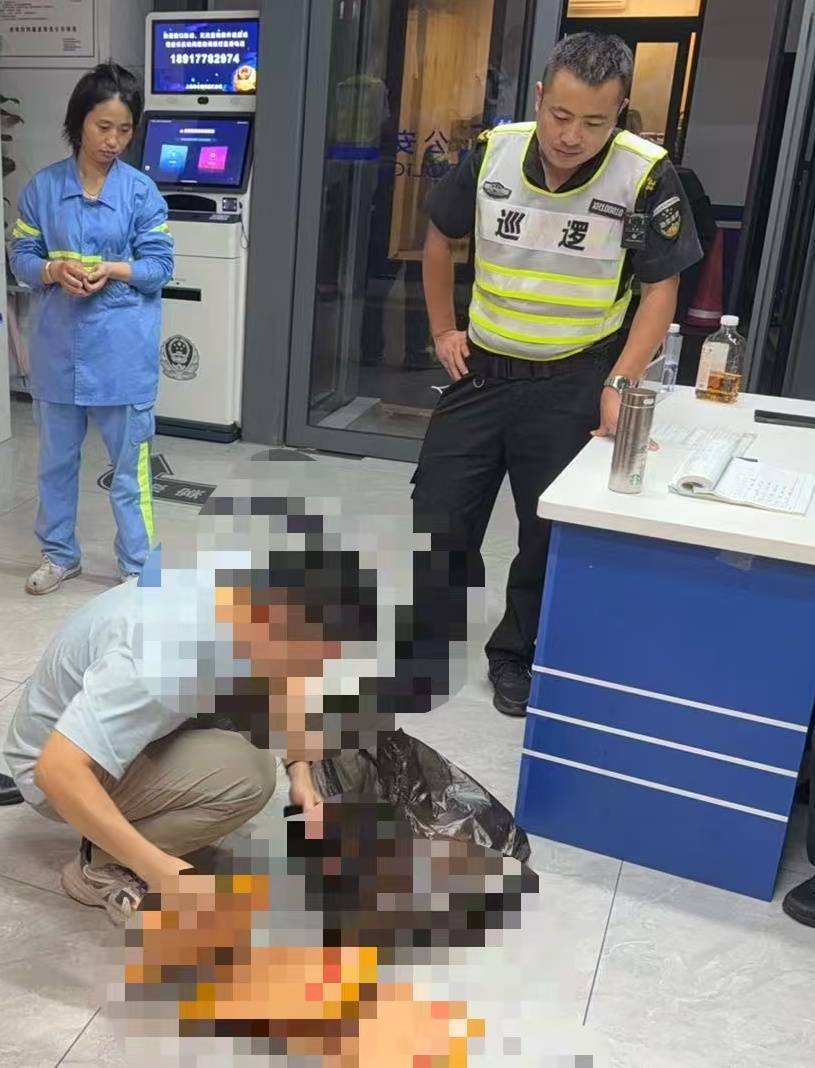 暖心！上海市中心街头